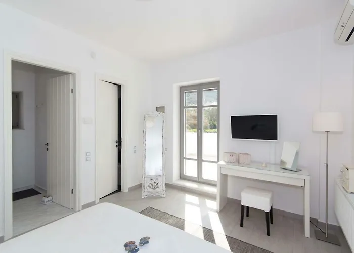 Parian Hill * Парос